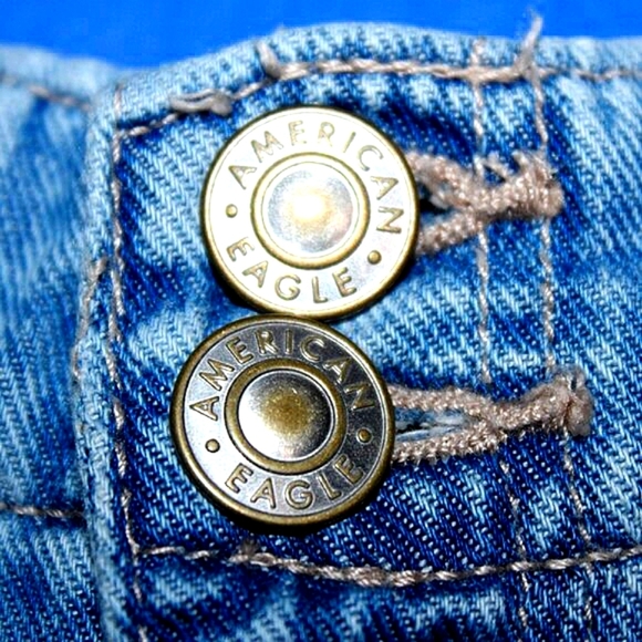 American Eagle High Rise Denim Shorts - Women's Size 4 - Light Wash - Mom Shorts - Picture 3 of 8